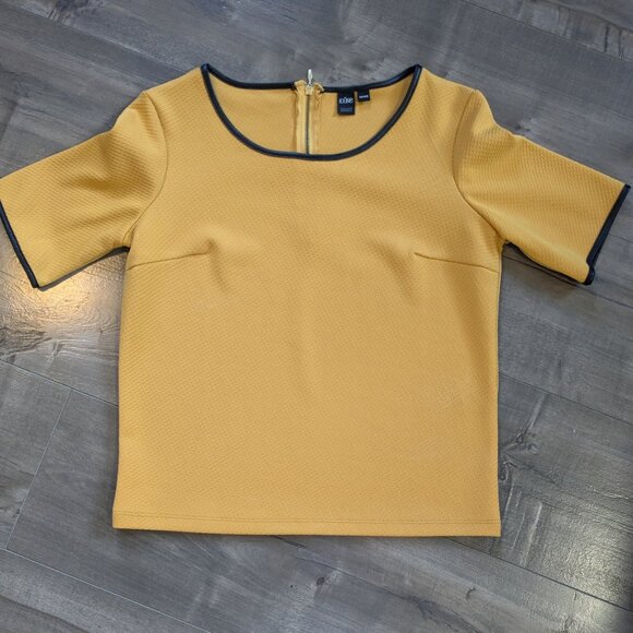 Yellow Textured Short Sleeve Top with Black Trim - Picture 2 of 6